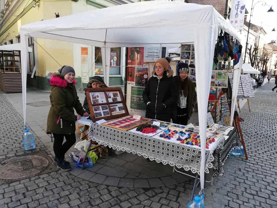 foto mărțișoare speciale pe bălcescu confecționate de cavalerii turnului înclinat din ruși