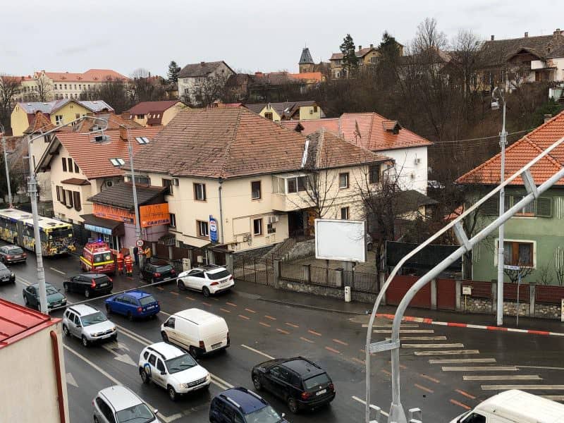 foto accident pe șoseaua alba iulia - un autobuz tursib și un autoturism implicate