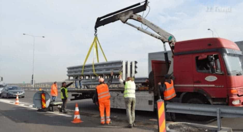 FOTO Trafic restricționat pe Valea Oltului - CNAIR montează atenuatori de impact