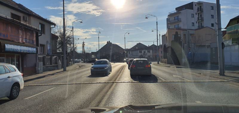 foto: calmatoare de trafic montate pe șoseaua alba iulia - șoferii sibieni tot nemulțumiți