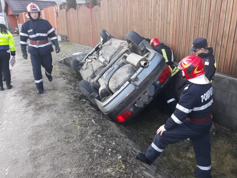 bărbat din timiș, prins băut la volan după ce s-a răsturnat cu mașina la ruși