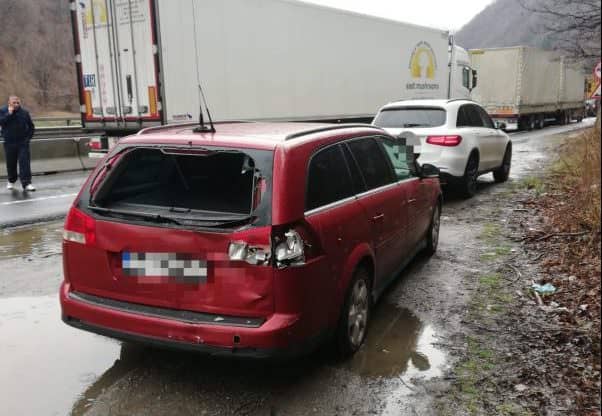 update foto accident pe valea oltului - o femeie dusă la spital