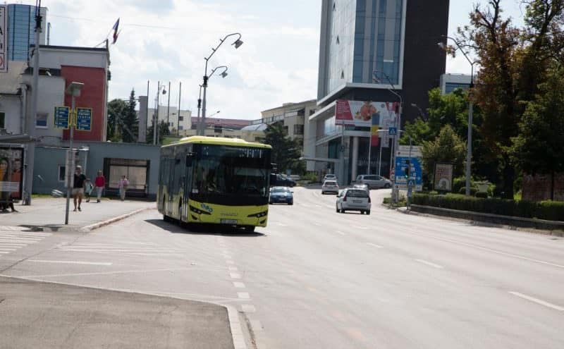 se închide circulația pe strada podului – modificări la traseele tursib