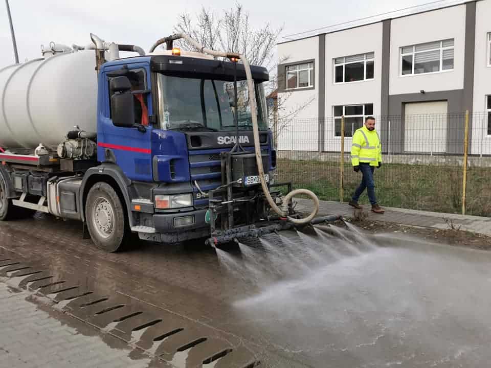 video foto: străzile și trotuarele din șelimbăr au fost curățate și igienizate