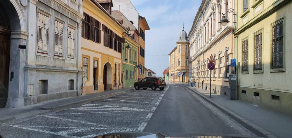 video foto: sibienii au ieșit la iarbă verde și grătare la curmătura ștezii în plină pandemie de coronavirus