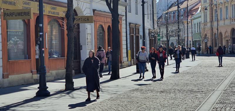 FOTO: Cum arată Sibiul luni la prânz - Pe centru doar câteva magazine și restaurante sunt închise