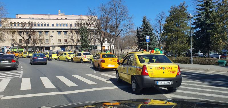 FOTO: Cum arată Sibiul luni la prânz - Pe centru doar câteva magazine și restaurante sunt închise