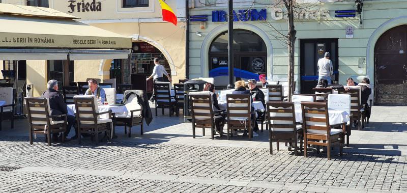 FOTO: Cum arată Sibiul luni la prânz - Pe centru doar câteva magazine și restaurante sunt închise