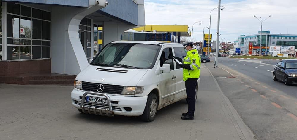 video foto - coronavirus - filtre de poliție în trafic la sibiu - sunt verificați toți șoferii, dar și pietonii