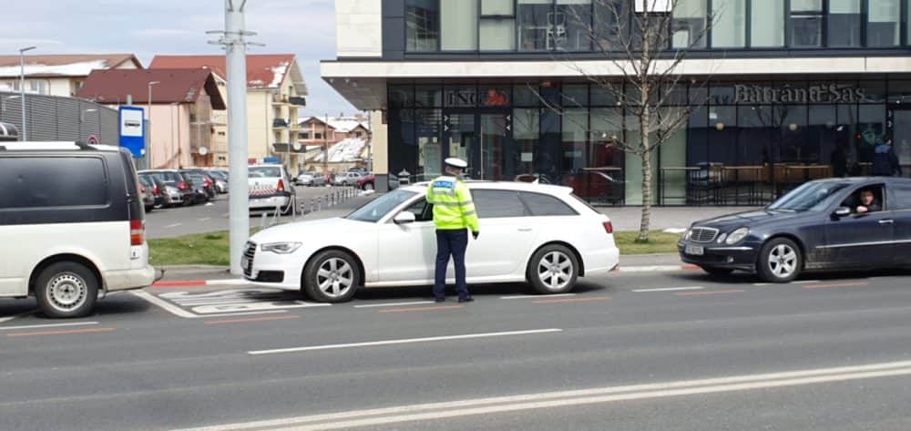 video foto - coronavirus - filtre de poliție în trafic la sibiu - sunt verificați toți șoferii, dar și pietonii