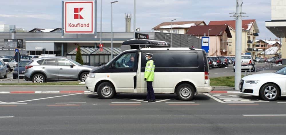 video foto - coronavirus - filtre de poliție în trafic la sibiu - sunt verificați toți șoferii, dar și pietonii