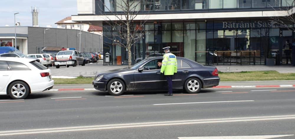 video foto - coronavirus - filtre de poliție în trafic la sibiu - sunt verificați toți șoferii, dar și pietonii