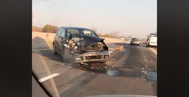 foto trafic îngreunat pe dn1, la veștem din cauza unui accident rutier - o persoană a ajuns la spital