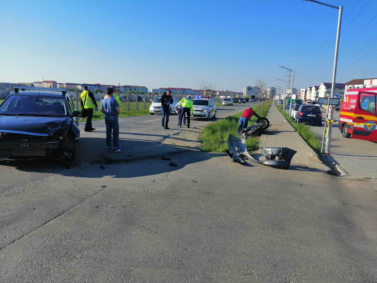 foto: accident în cartierul arhitecților - motociclist lovit de o mașină