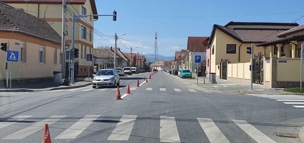 se refac marcajele rutiere în oraș - circulați cu atenție pe strada măghiranului