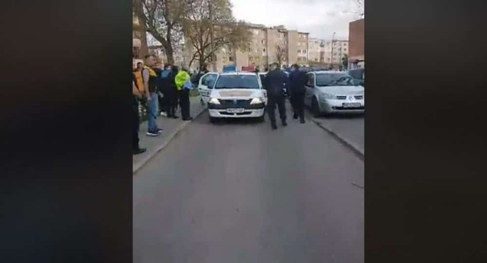 video: imagini șocante la hunedoara - polițiști și jandarmi atacați cu pietre