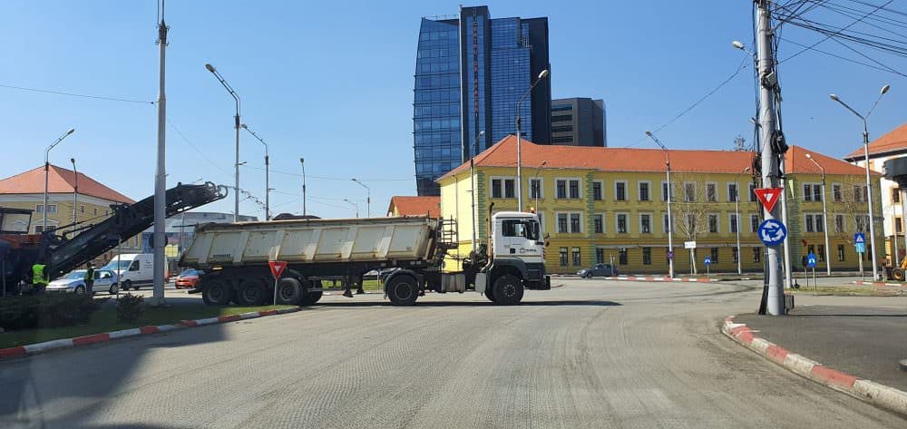 foto: lucrări în două zone din sibiu - se repară străzile