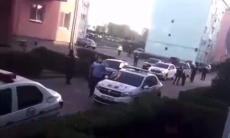 VIDEO -Încăierare în stradă la Copșa Mică - Zeci de polițiști și jandarmi au oprit scandalul la timp