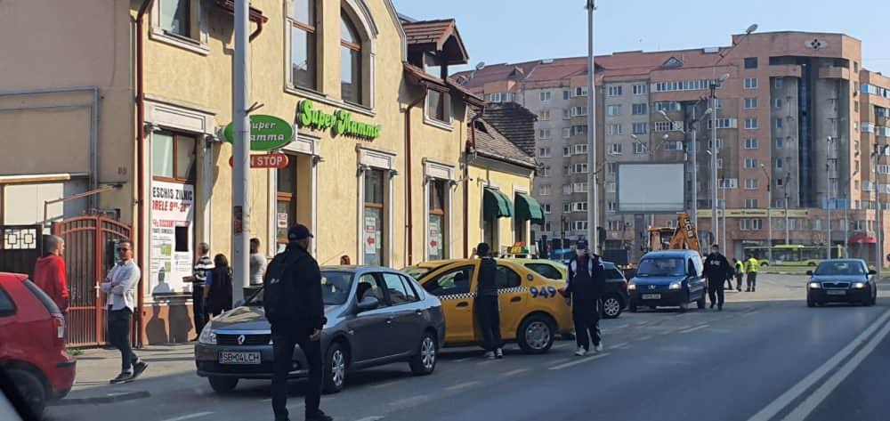 foto: cum a arătat sibiul vineri - puține mașini în trafic, mulți pietoni