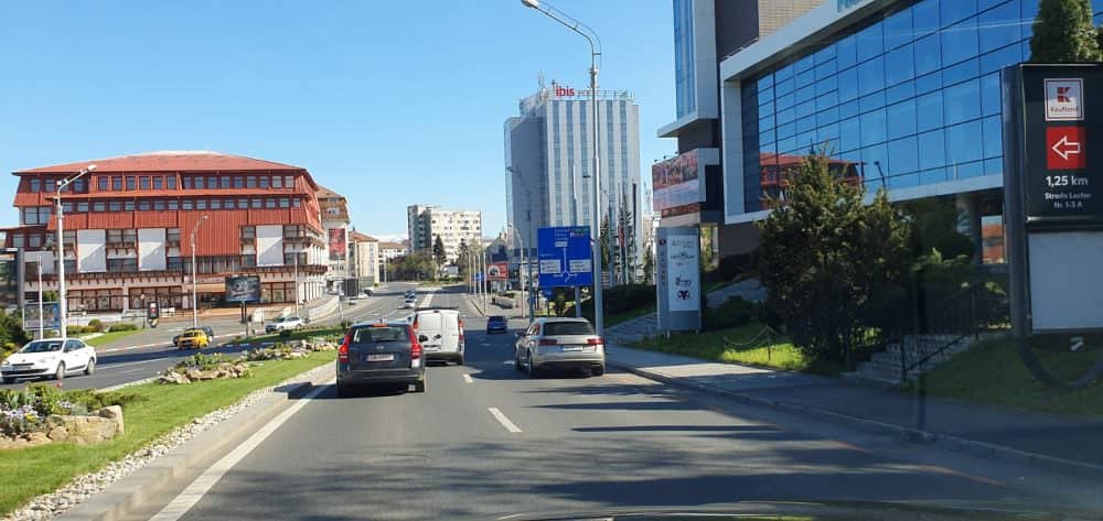 video foto: goana după cumpărături în vreme de pandemie - plin de oameni pe străzi la sibiu