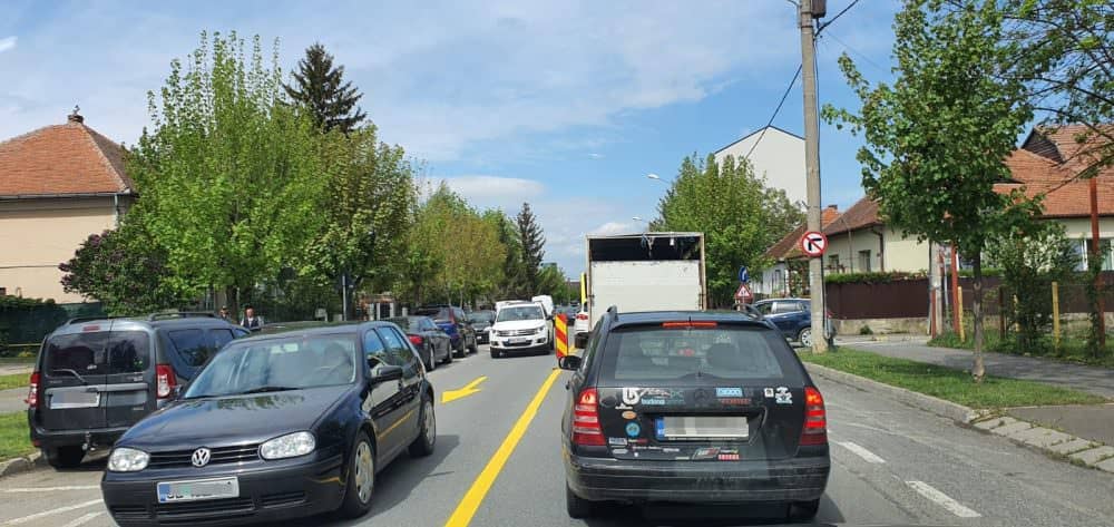 video foto: trafic bară la bară în sibiu - închiderea circulației pe calea cisnădiei dă bătăi de cap șoferilor