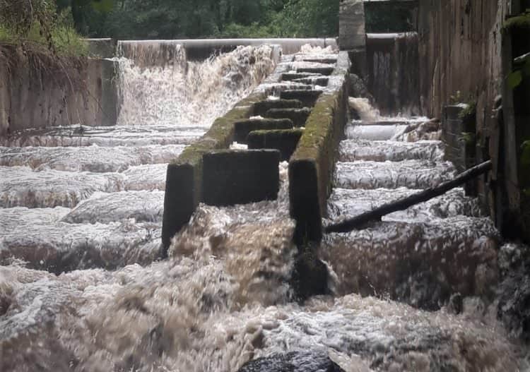 Trei localități din Sibiu rămân vineri fără apă din cauza precipitațiilor abundente