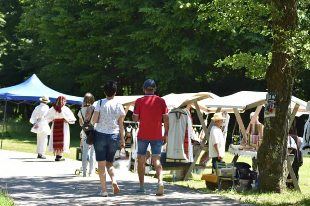 FOTO Mii de oameni au trecut pragul Muzeului Astra în weekend - Zâmbete si voie bună de Ziua Universală a iei