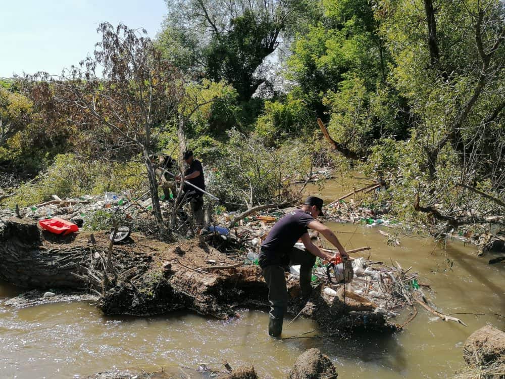 foto isu sibiu a cerut reducerea debitului cibinului - intervin cu scafandri pentru căutarea adelinei