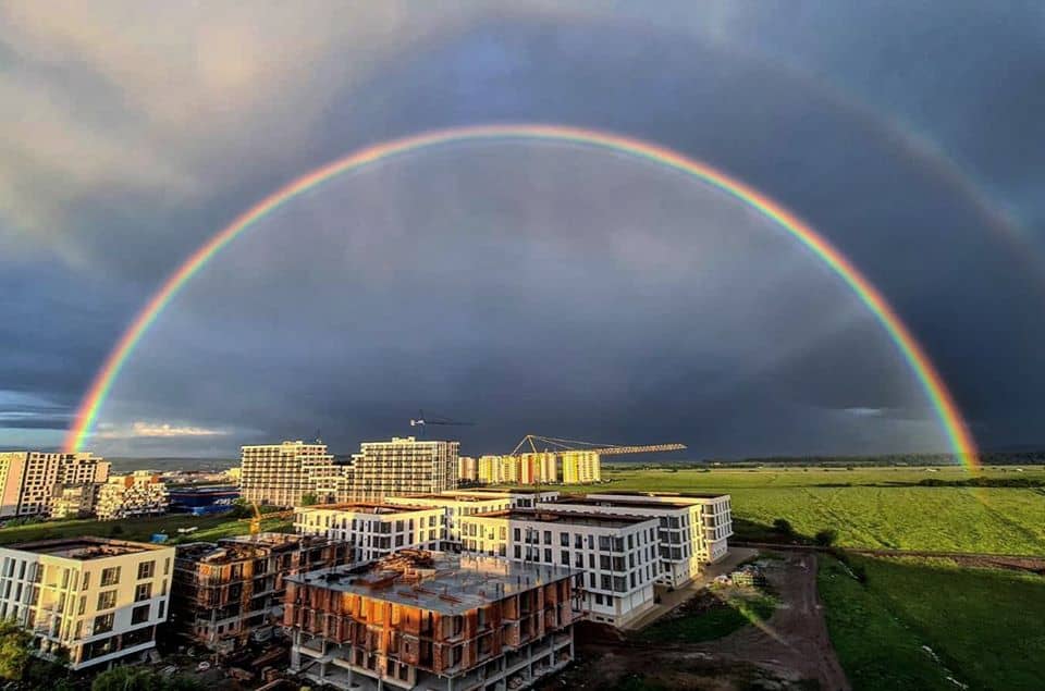 video foto: imagini spectaculoase la sibiu - după ploaie, a ieșit curcubeul