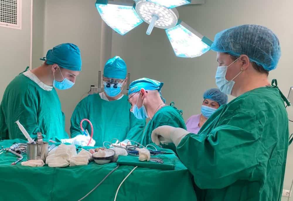 intervenţie chirurgicală complexă transmisă live din secția clinică neurochirurgie de la sibiu