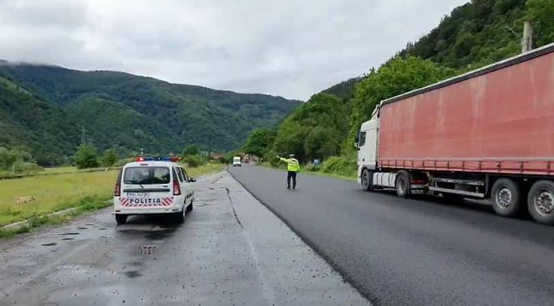 accident pe valea oltului între un camion și o mașină