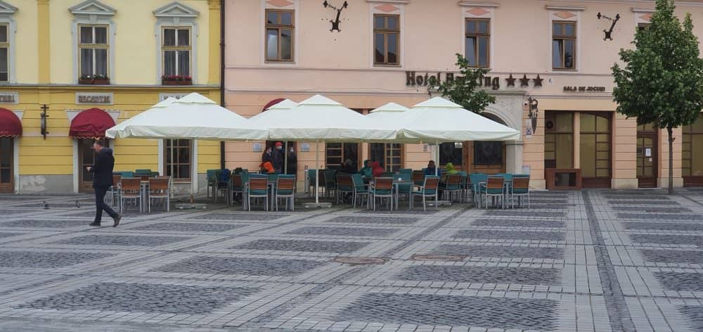 foto terasele au revenit la viață în sibiu - majoritatea s-au redeschis de luni