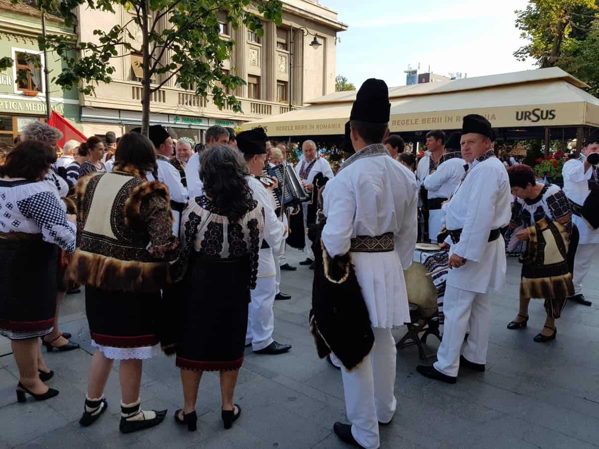 muzică și voie bună în weekend, în piața mare la ''cântecele munților''