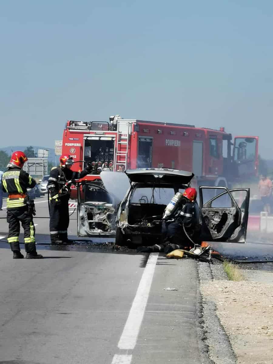 update foto autoturism în flăcări la intrare în cristian - traficul este blocat