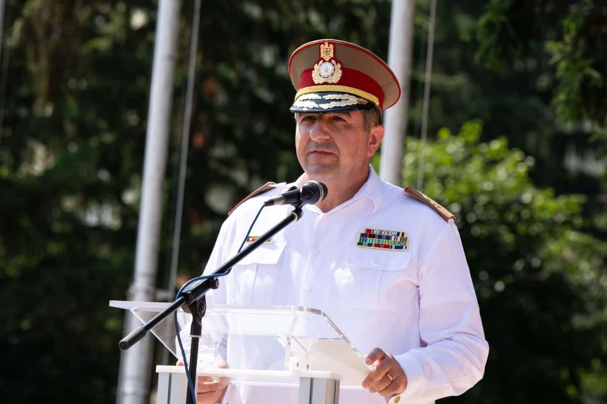 foto - ceremonie emoționantă pentru studenții academiei forțelor terestre - au fost lacrimi de fericire în ochii multor studenți