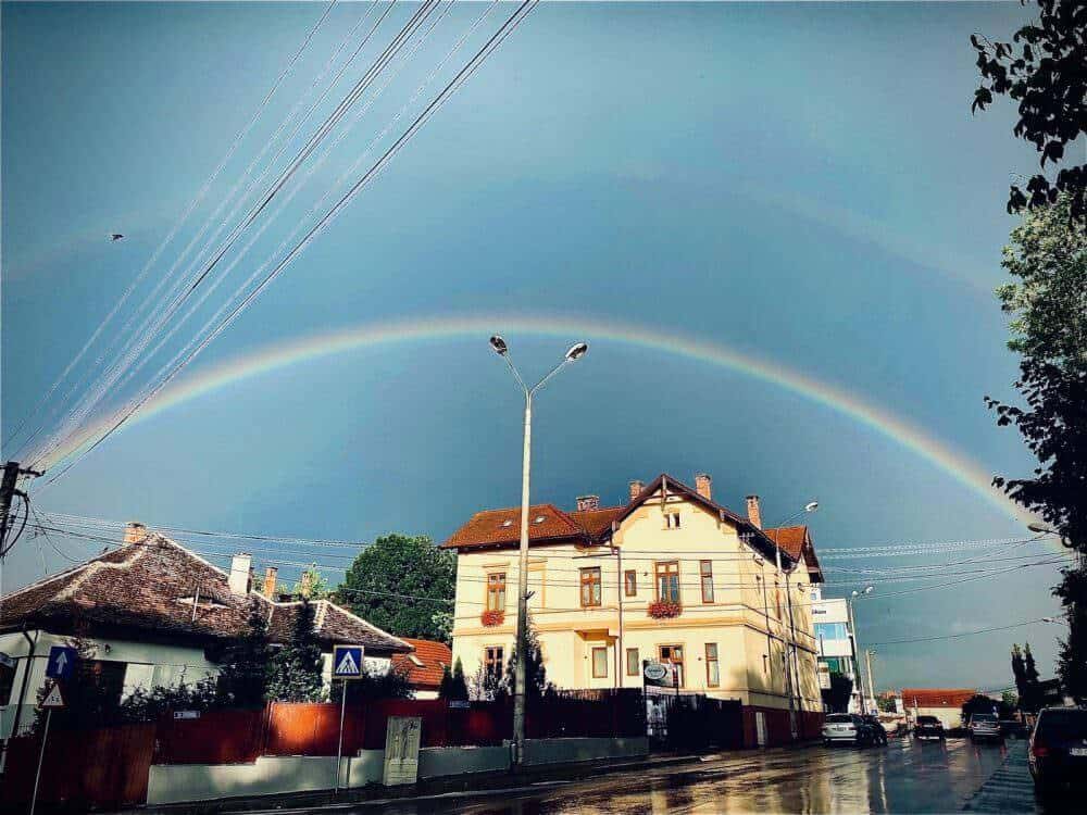 foto: curcubeu dublu peste sibiu - spectacolul naturii, surprins de sibieni