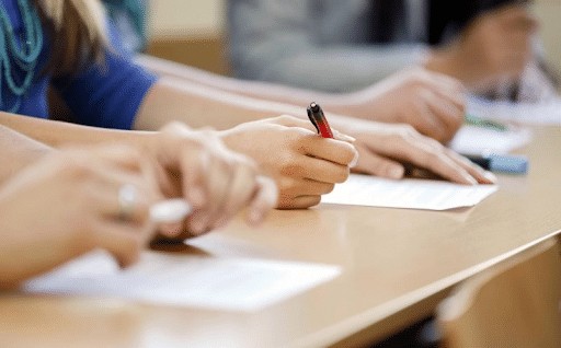 aproape 6.000 de profesori din românia au luat sub 5 la examenul de titularizare