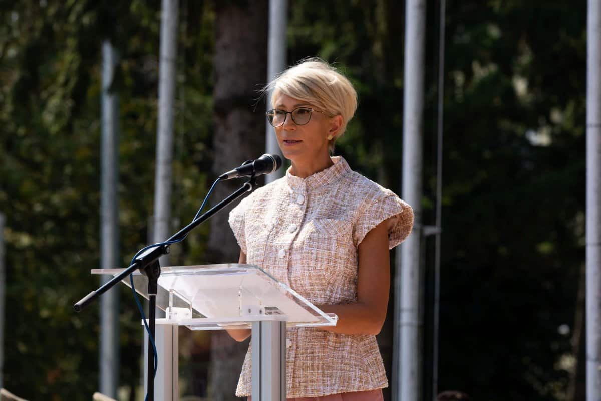 foto - ceremonie emoționantă pentru studenții academiei forțelor terestre - au fost lacrimi de fericire în ochii multor studenți