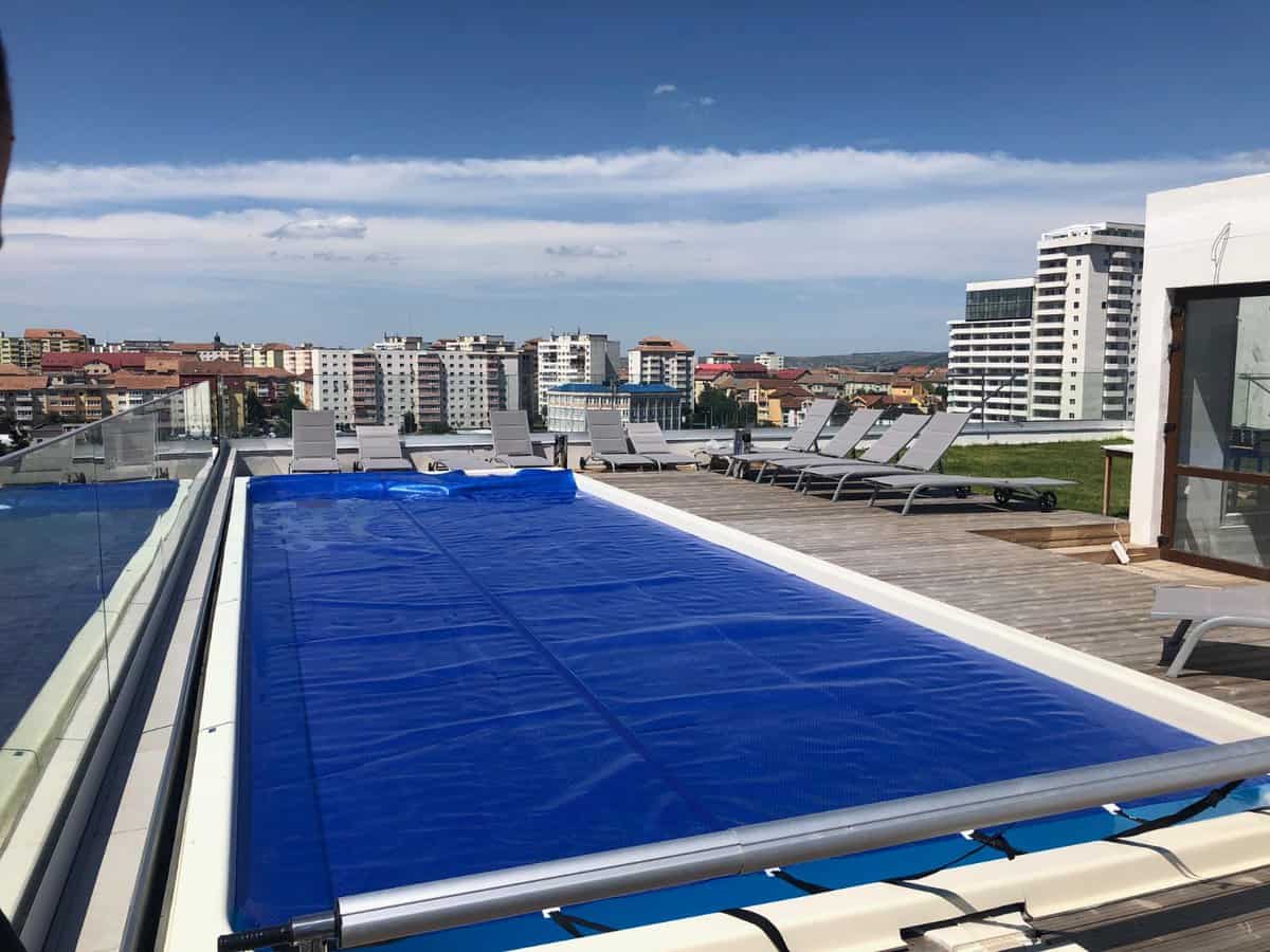 FOTO: Coșmar pentru proprietarii apartamentelor din cel mai luxos bloc din Sibiu - Lucrări de mântuială pe bani mulți