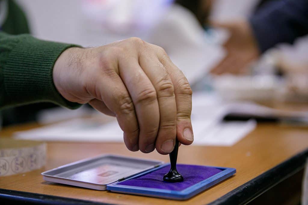 Reguli de vot stricte pentru alegerile locale - Cum primim buletinul și ștampila