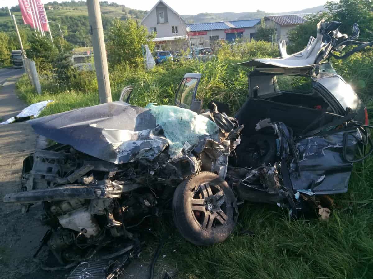 accident grav la mediaș - a intrat frontal cu mașina într-un tir. șoferul a murit