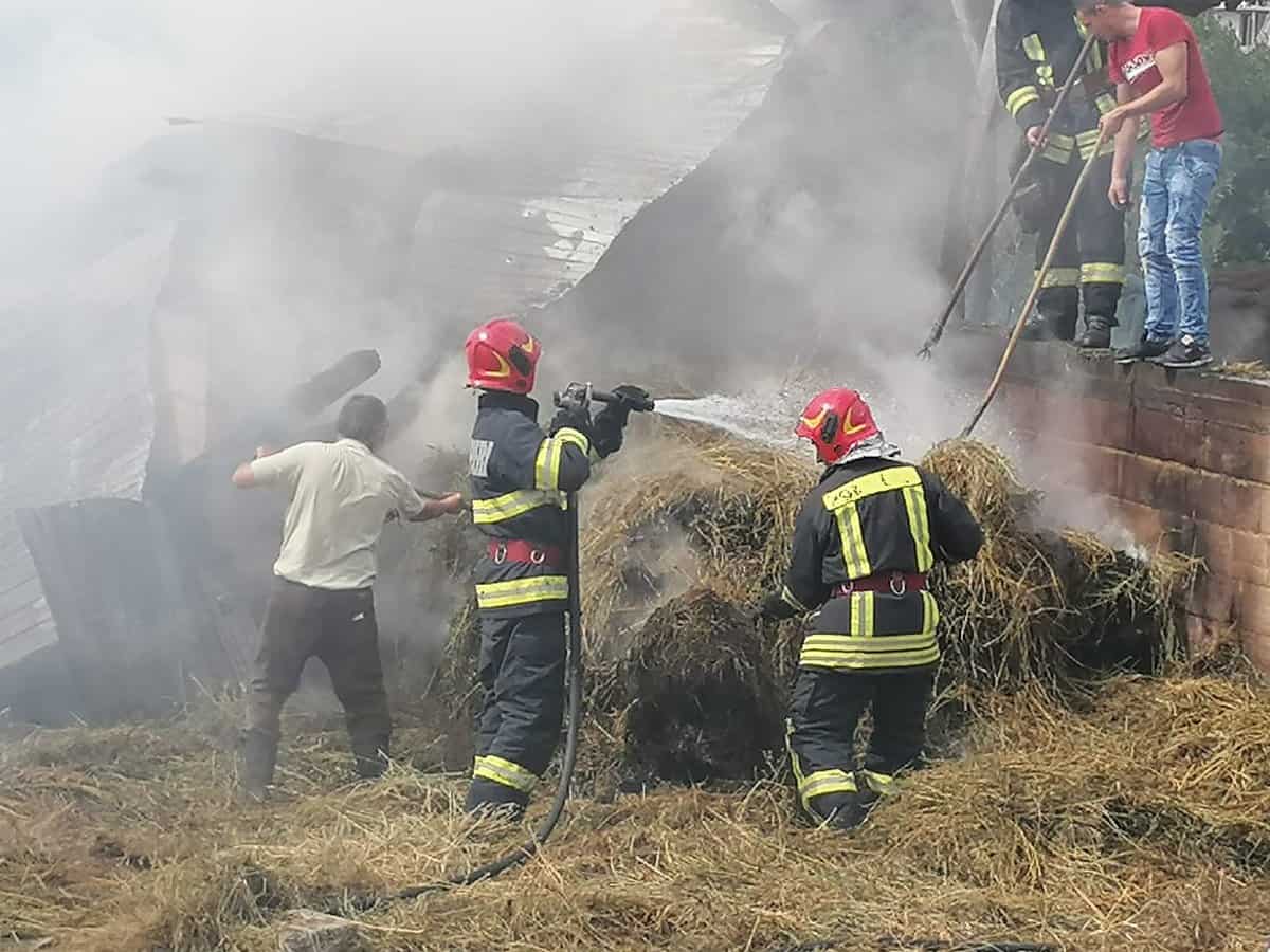 VIDEO FOTO: Șură în flăcări în satul Nou