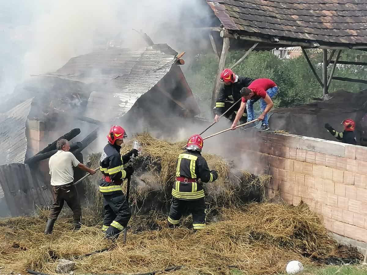 video foto: șură în flăcări în satul nou