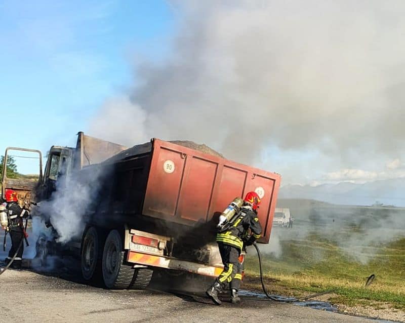 UPDATE Incendiu între Daia și Roșia - A luat foc cabina unui camion