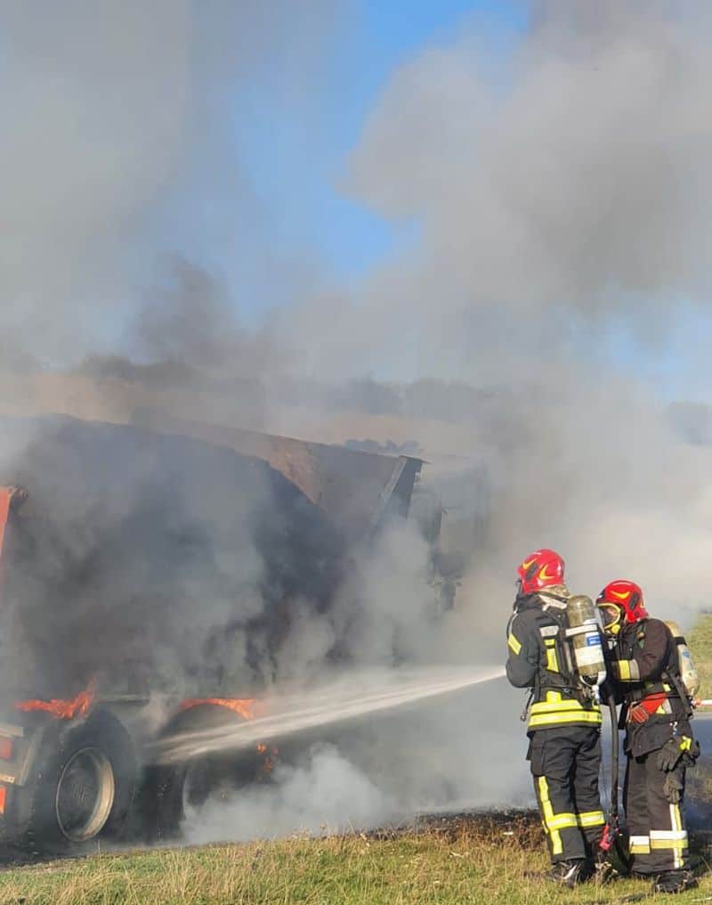 UPDATE Incendiu între Daia și Roșia - A luat foc cabina unui camion