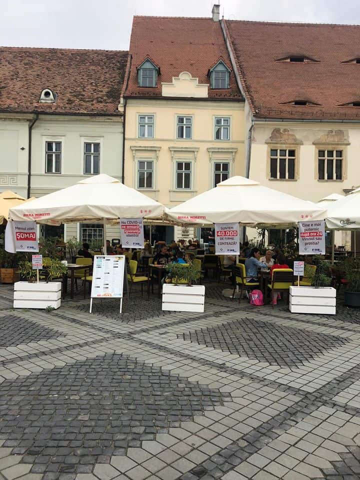 foto: proteste la terasele și restaurantele din sibiu - „o industrie izolată fără a fi testată”