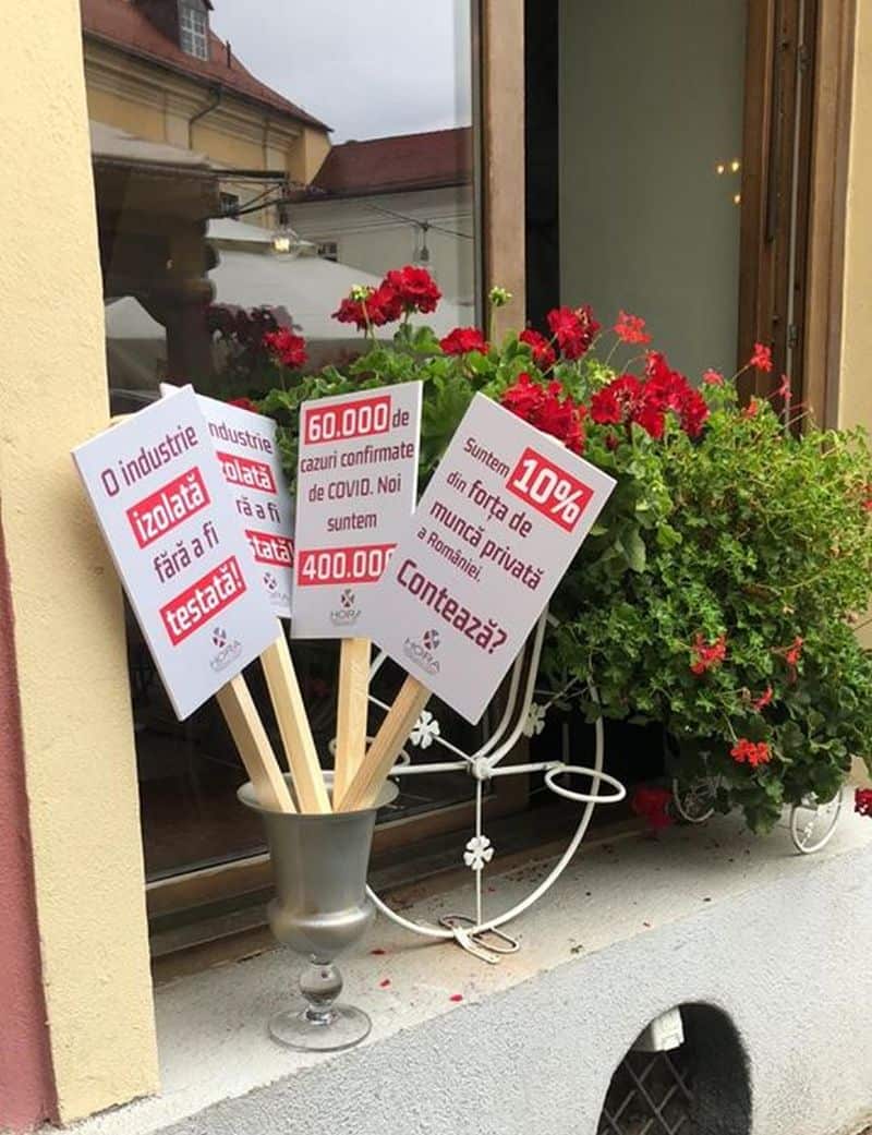 foto: proteste la terasele și restaurantele din sibiu - „o industrie izolată fără a fi testată”