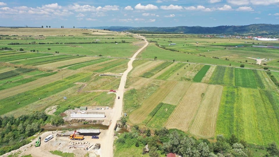 o nouă problemă la autostrada sibiu boița. trece prin două curți din tălmaciu