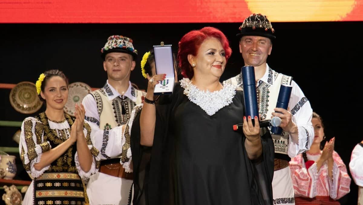 video foto - silvia macrea și junii sibiului au fost decorați cu ordinul meritul cultural în grad de cavaler