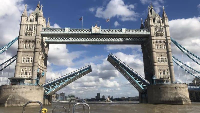 celebrul pod din londra, tower bridge, s-a blocat